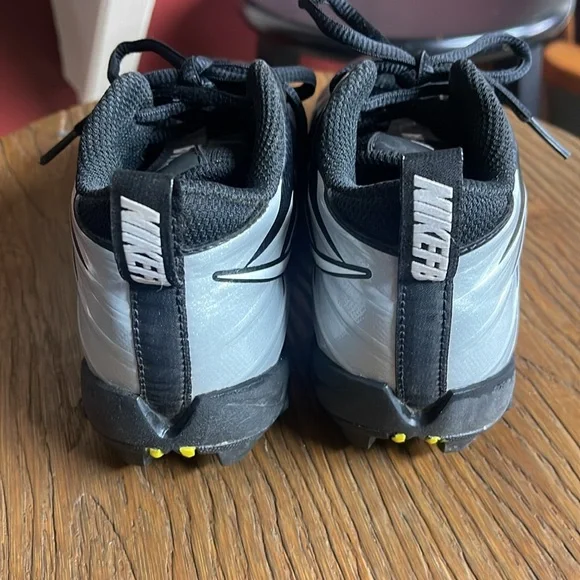Nike Alpha black & gray size 2.5Y cleats. Used but really good condition! - Picture 4 of 11